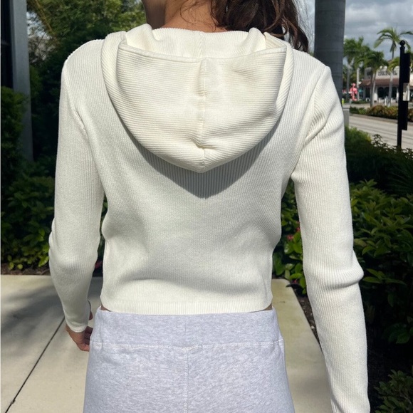 Brandy Melville Arden Hoodie - Picture 2 of 6